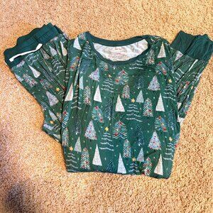 🌲 Little Sleepies “Green Twinkling Trees” Pajama Set – Men’s L/XL 🌲